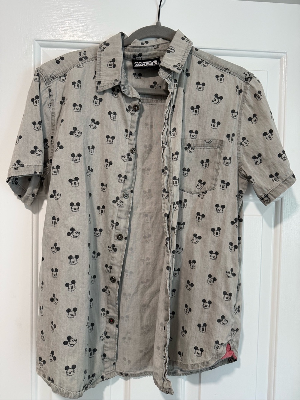 Disney Gray Short-Sleeve Button-Up Shirt with Mickey Mouse Print